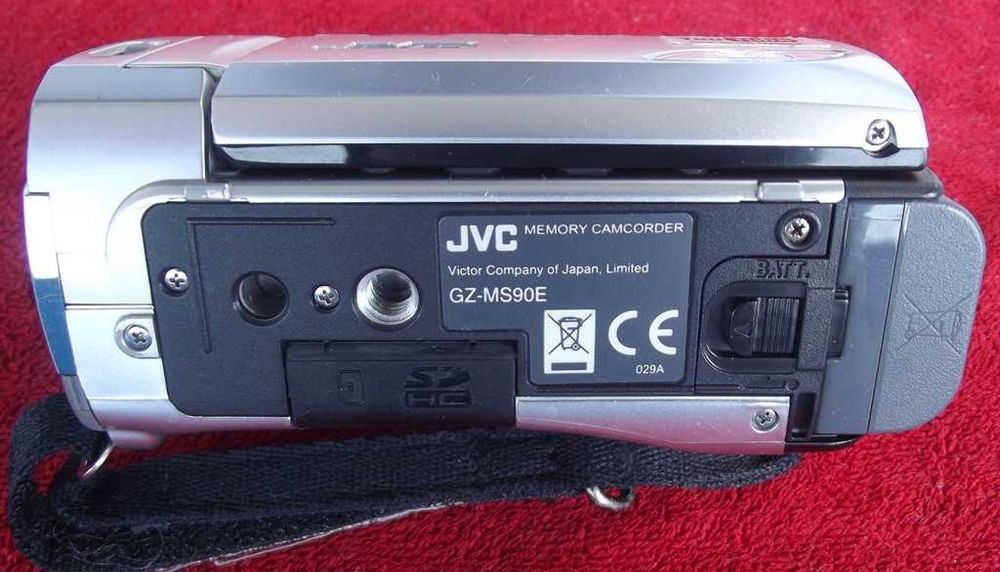 JVC GZ M90E камера