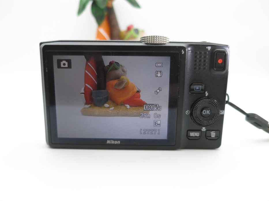 Nikon Coolpix S8200 компактен цифров фотоапарат, дигитална камера 14х оптичен зум, FULL-HD видео, в чудесно състояние, пълен комплект, работи отлично!
