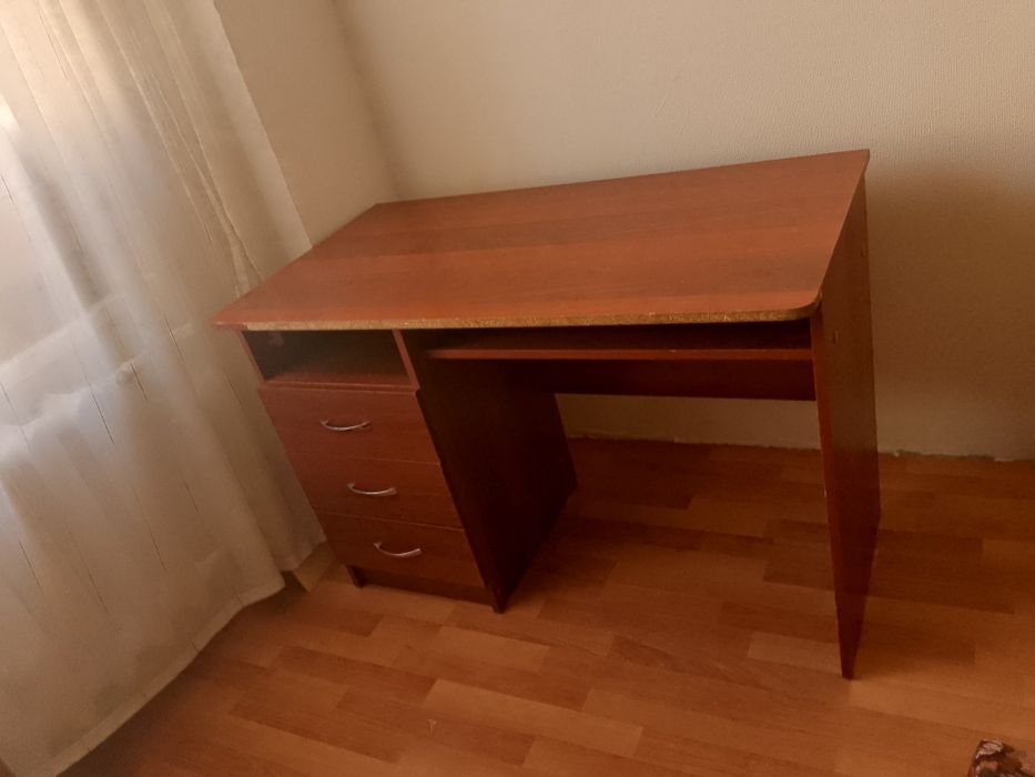 Письменный стол деревянный