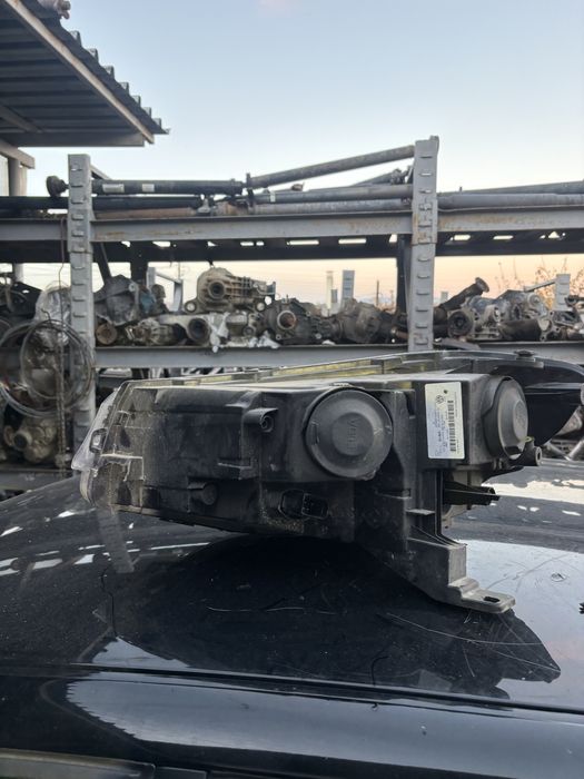 десен фар за vw caddy 2020-