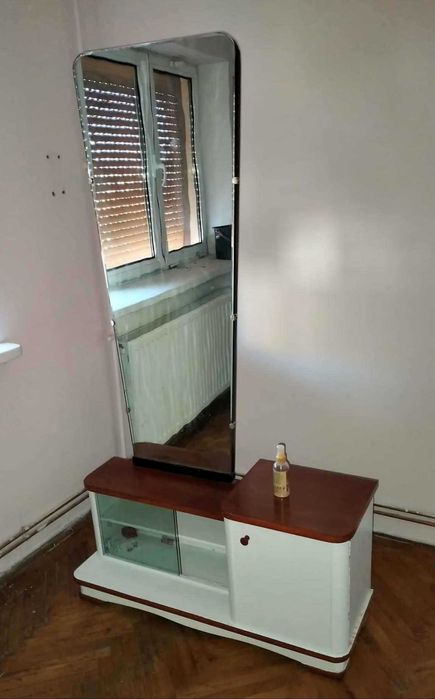 Comoda dormitor cu oglinda