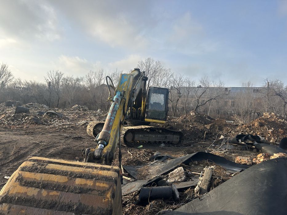 Экскаватор с гидромолотом