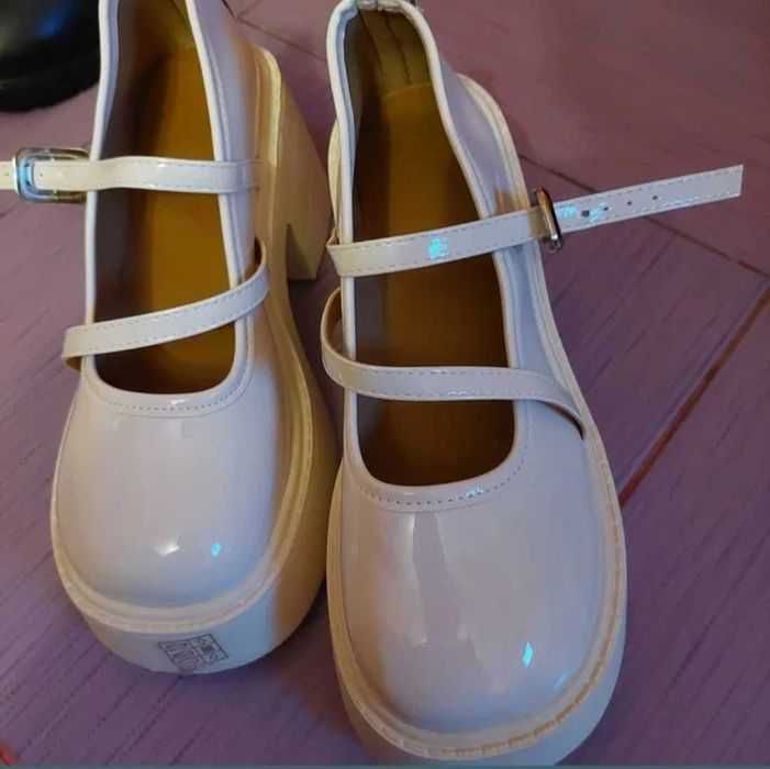 Pantofi casual talpă înaltă în trend