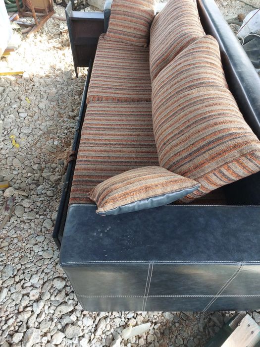 Диван с функция сън разтягащ се