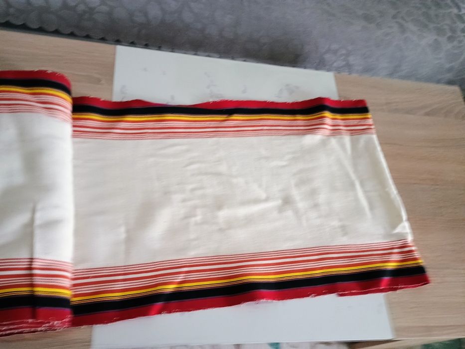 Ръчно тъкани месали,  килимче и плат, престилки