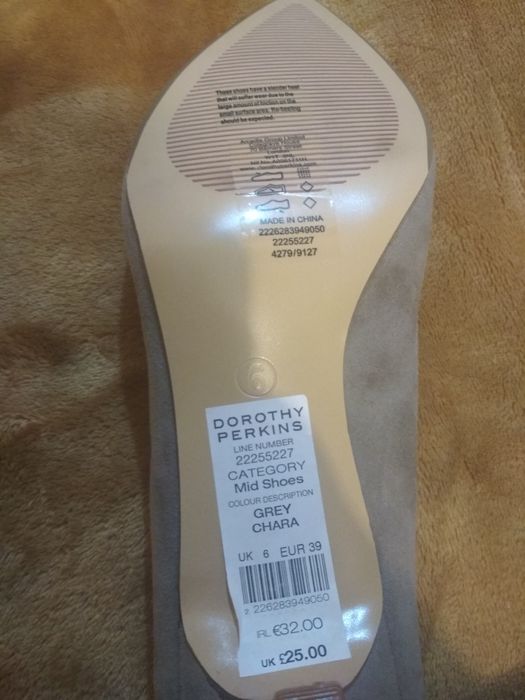 Продам замшевые туфли