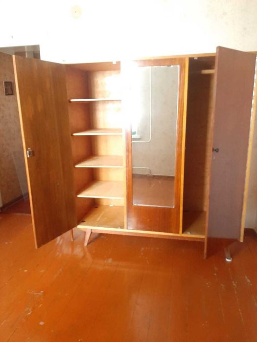 Продам шифоньер деревянный