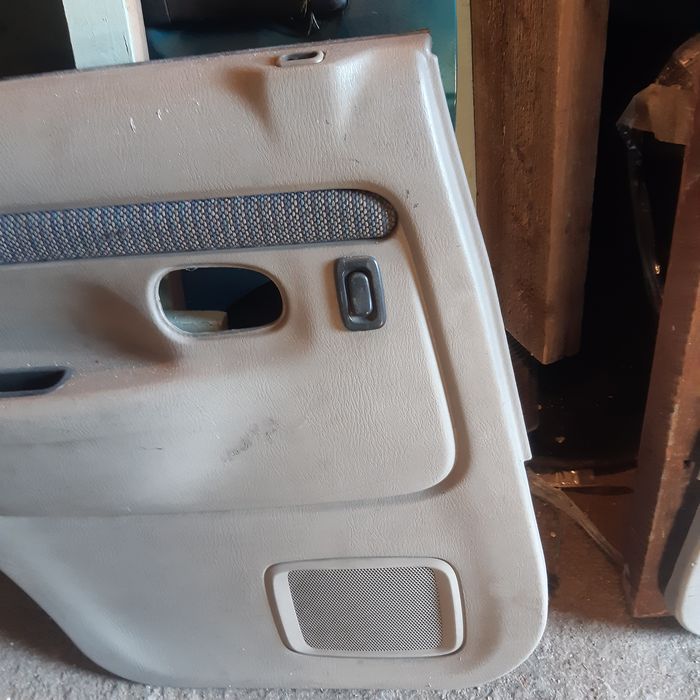 Запчасти на мазду дэмио 19977