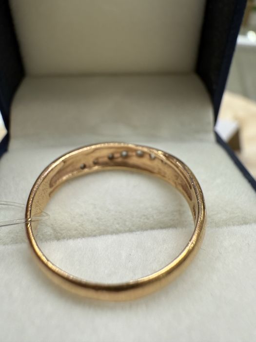 Золотое кольцо с фианитами