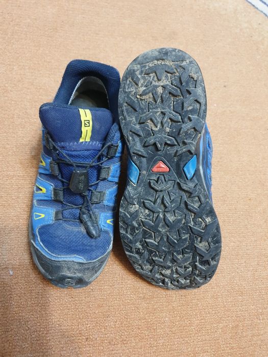 Vand Salomon cu goretex nr 34
