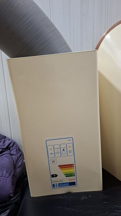 Срочно продаю вытяжку Goodwell  в идеальном состоянии