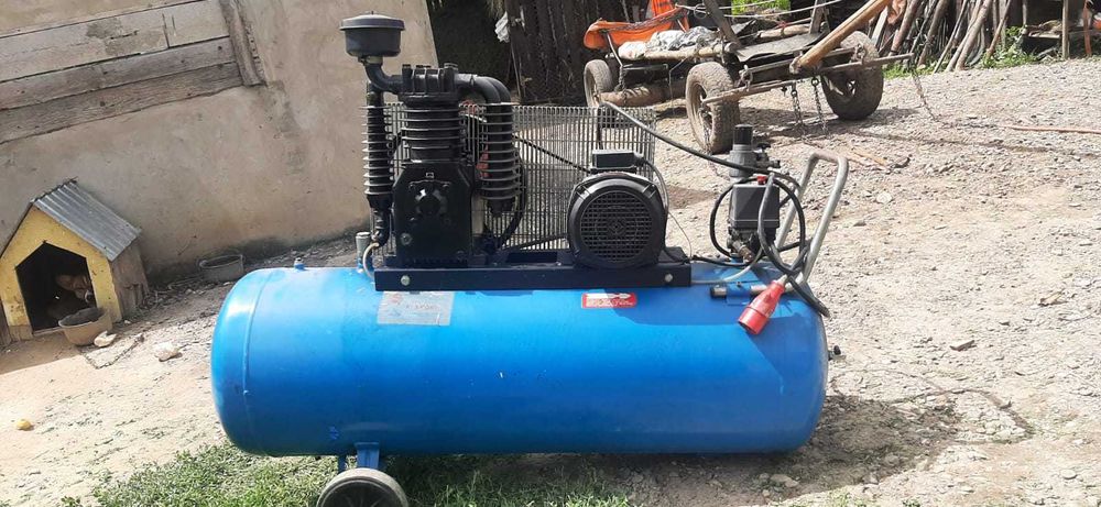 Compresor de aer comprimat