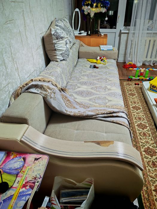 Продаются диван прихожая