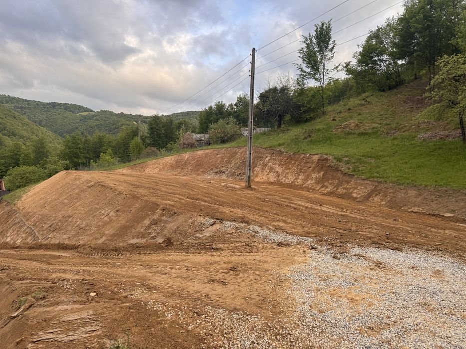 Vand teren pentru cabana pe valea Bratcutei Bratca