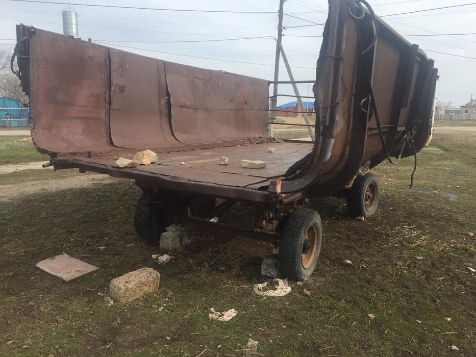 Трактор МТЗ-80 с тележкой