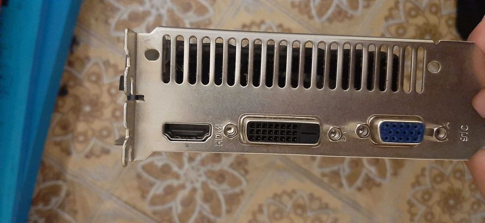 Видеокарти AMD Radeon 7950 HD и NVIDIA GEFORCE GTX 750 TI