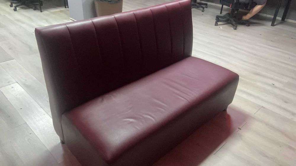 Sony PlayStation 5 + Телевизор, диван, Подставка и 6 джойстиков