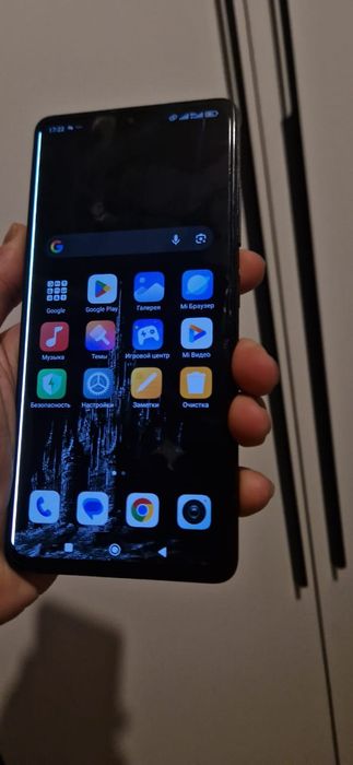 Redmi Note 12 Pro+ 5G 256GB — треснута задняя крышка, есть полоса н