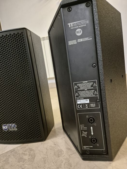 Vand Boxe  RCF TT 08 de 400 w monitoare pasive impecabile