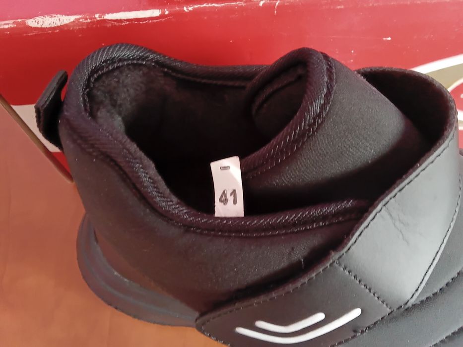Vând Ghete de Iarnă Impermeabile Marimea  41  Unisex Noi