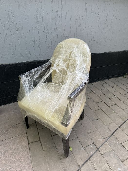 Дубовые  стулья продам