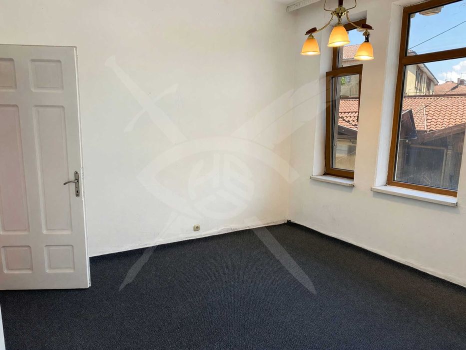 Продава се Двустаен апартамент в Бургас, Център - 66 кв.м за 2561 €/кв.м - Снимка #3