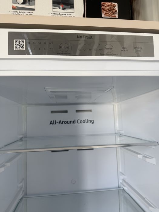 Frigider Samsung BRB260030WW, încorporabil, No Frost - Puțin folosit