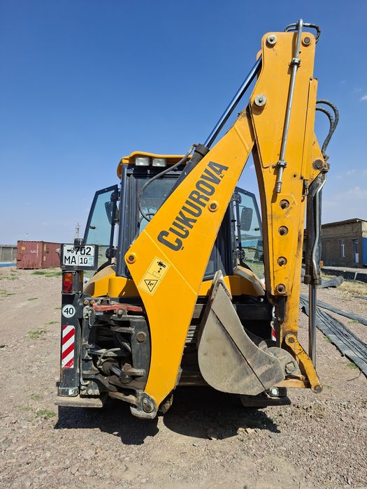 Экскватор погрузчик сотилади