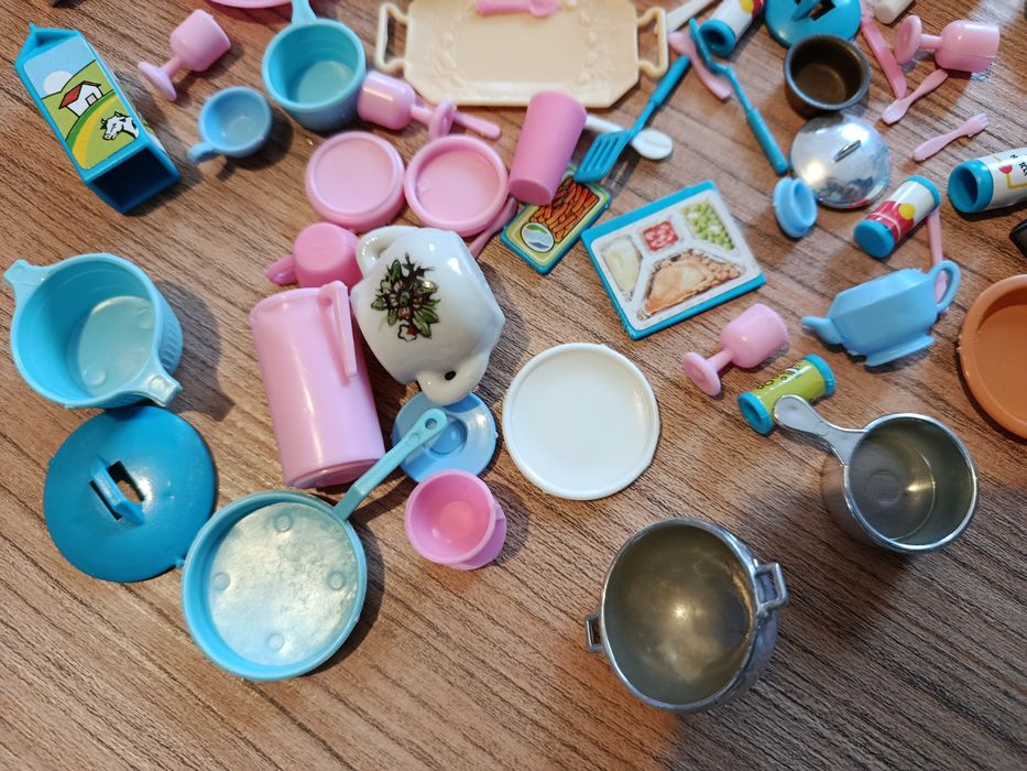 Lot super accesorii pentru bucătărie păpuși pahare oale cratițe Tavi