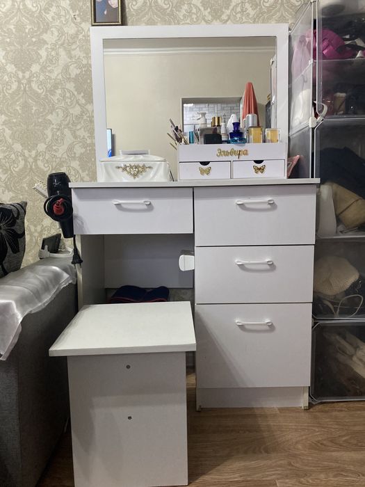 Туалетный столик продается