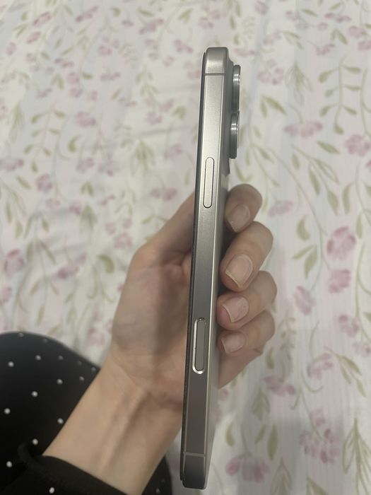 Iphone 16 pro max почти новый