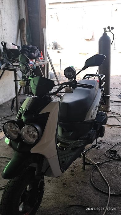 Мопед/скутер Bomber