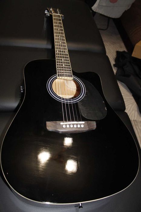 Акустична китара с метални струни