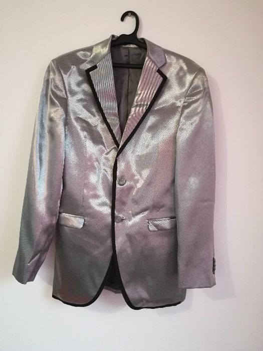 Мъжки официален костюм