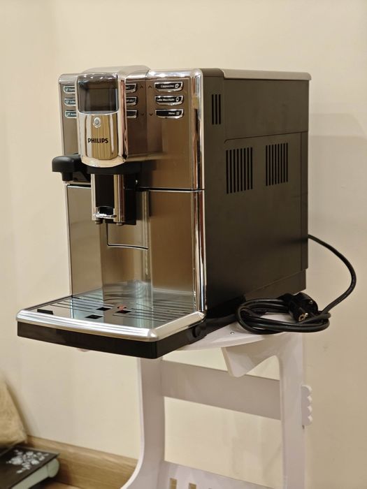 Автоматична кафемашина Philips Series 5000 (EP5365) - Инокс, отлично състояние