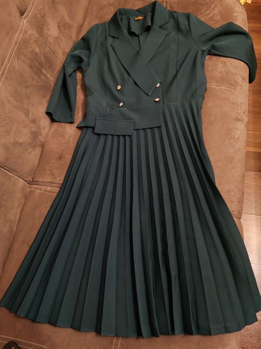 Елегантна рокля с миди дължина