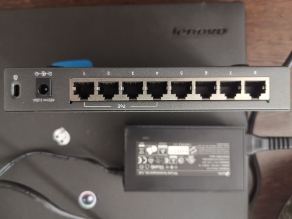 Switch TP-LINK 8 porturi (4 POE)