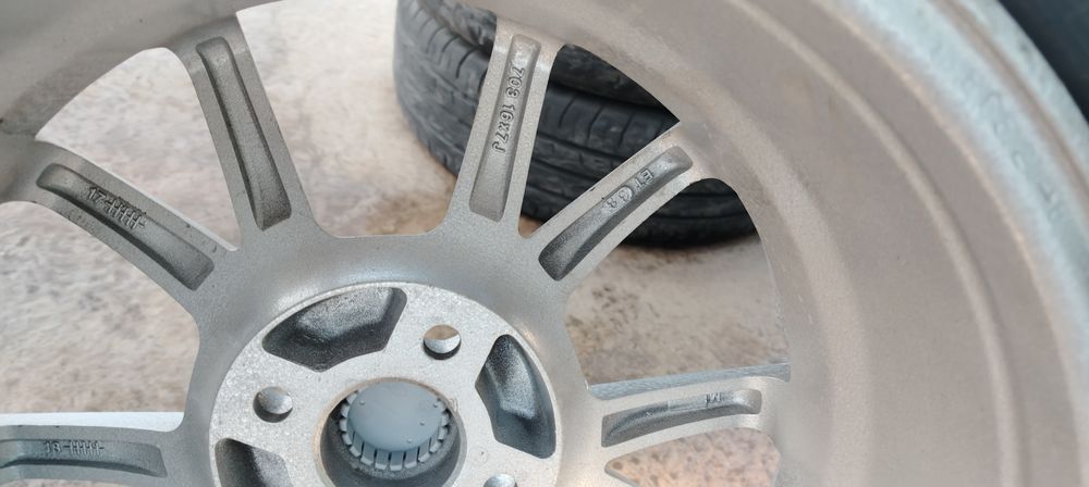 Продаётся диски и балоны R16