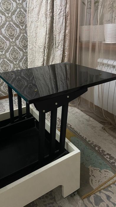 Стол сатлады 50000 тенге