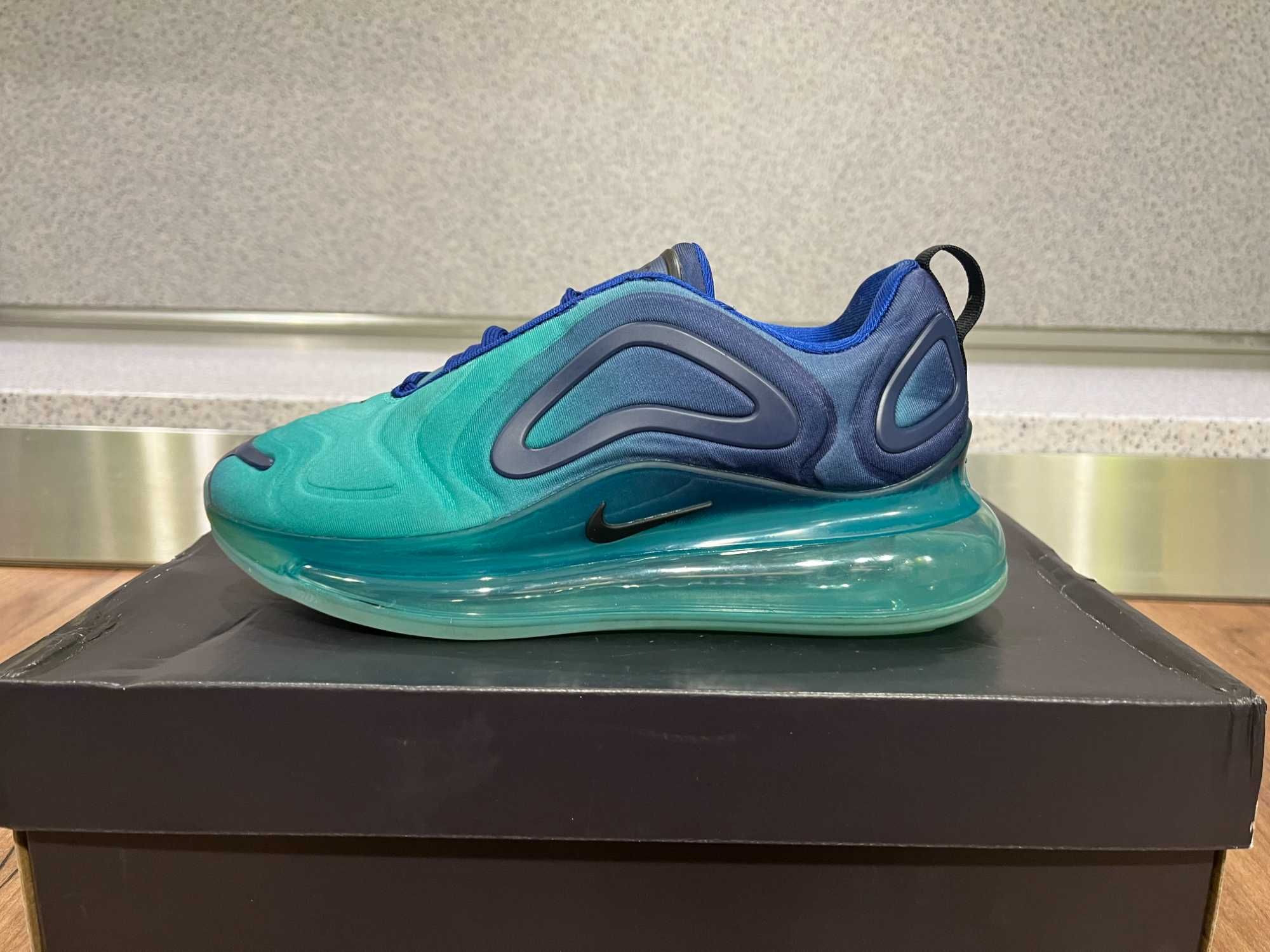 ОРИГИНАЛНИ *** Nike Air Max 720 Deep Blue/Black/Hyper Jade гр. Център •