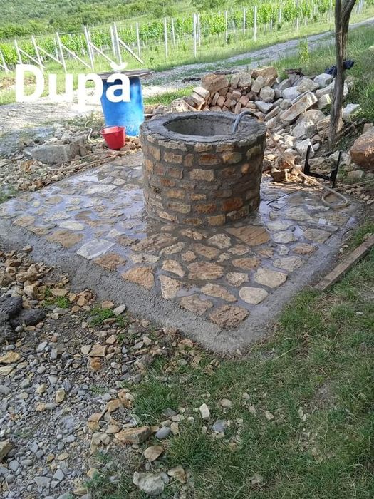 Renovez fântâni cu piatră naturală sau cărămidă la preferința.