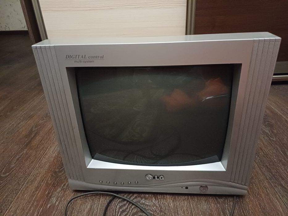 Телевизор LG     .