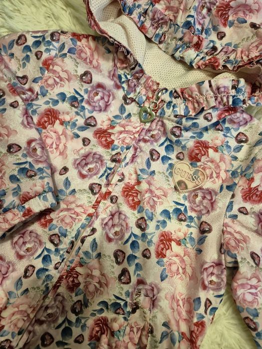 Детско яке и дънки Guess