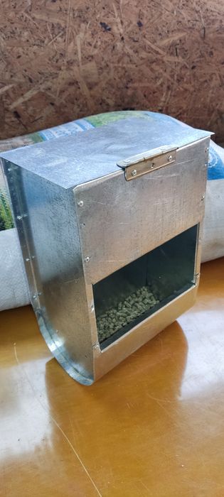 Бункерные кормушки для кроликов.