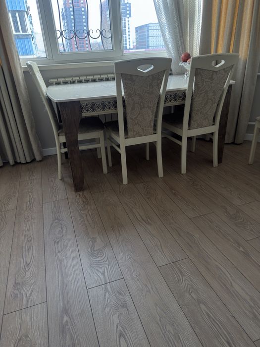 Стол со стульями