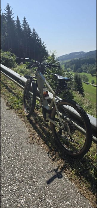 Bicicleta asistata electric Cube