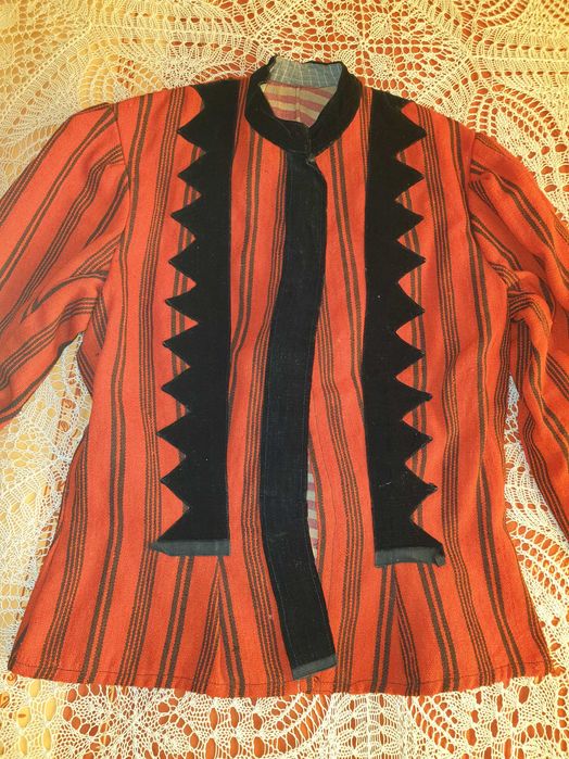 Атентична дамска интерия