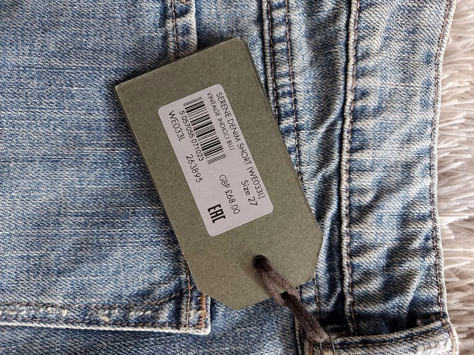 Маркови къси панталони с етикет