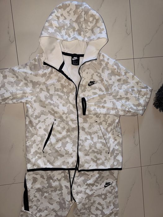 Nike Tech Army-EDITIE LIMITATA