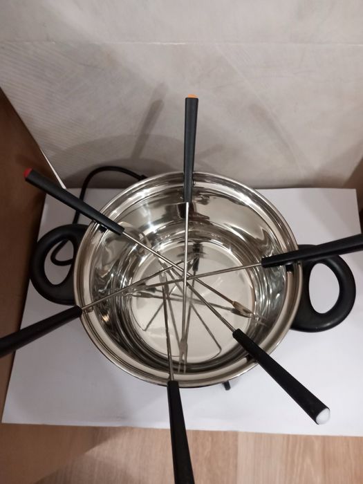 Уред за фондю Russell Hobbs